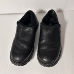 UGG  S/N 5356 black leather Westside shearling slip on shoe women size 6 Photo 2