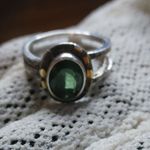 Sterling Silver Green Gemstone Ring Size 8.5 Intricate Band Design Photo 1