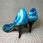 CARLOS BY CARLOS SANTANA Blue Tie Dye 80s Bow Stiletto Heels Women's Size 10M Photo 1