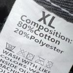 Black Graphic Wide Photo 7