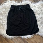 Lululemon  On the Fly skirt in black Luxtreme or woven fabric size 6 Photo 3