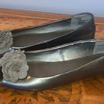Kenneth Cole Gray Patent Leather Peep Toe Ballet Flats with Flower Accents Women’s Size 7 Photo 0