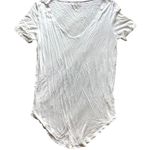 Mudd Women's white v-neck tee-shirt soft size medium Photo 0