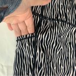 J. McLaughlin  women's medium Black white Zebra Print Leggings pockets Photo 7