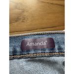 Gloria Vanderbilt  Women Size 16W Amanda Jeans Short Casual Comfort Classic City Photo 9