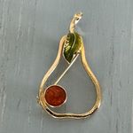 A Perfect Pear Fantastic Vintage Brooch Gold Tone Green Enamel Multiple Photo 1