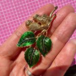 1928 brooch mom & baby bird nest green leaves Gold tone Brooch Photo 2