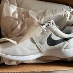 Nike Women’s Roshe Shoes Photo 1