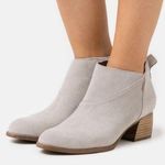 Toms Leilani Ankle Boot Grey Drizzle Suede Size 6 NEW Photo 0