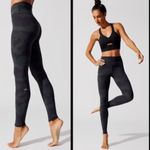 Alo Yoga  Women’s Size M High Waist Vapor Legging Black Green Camo Camp Print New Photo 6