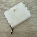 Coach  Chalk Zip Around Wallet Photo 3