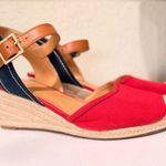 Tommy Hilfiger  Women's Nilsa Sandal Red And Tan Size 9.5  Wedges Close Toe Photo 0