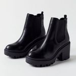 Urban Outfitters Chelsea Boot Photo 0