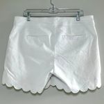 Isaac Mizrahi White Scalloped Hem Shorts Pockets Casual Summer Size 12 Photo 2