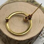 Source Unknown Vintage Gold-tone Circular Brooch with a Single Faux Pearl Accent Photo 3