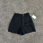 & Other Stories & Other Stories Tailored Shorts in black, size 2 Photo 4