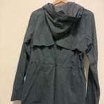 Athleta  Overcloud Jacket Womens Navy Hood Nylon Zip Front Pocket Caped Size S Photo 6