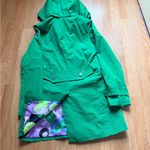 Elegant Green Trench Coat for Women Photo 2