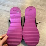 New Balance  Women's Sola Sneakers pink and black size 5.5 Photo 3