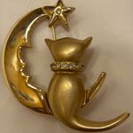 CAT AND MOON BROOCH WITH SMALL RHINESTONES GOLD TONED SHINY MOON MATTE CAT Photo 3
