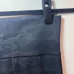 Vuori Daily Jogger Leggings Black Camo High Rise 7/8 Gym Stretch FLAW Women's XS Photo 4