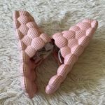 Men’s/Women’s Massage Bubble Slippers in Pink size 9 Photo 7