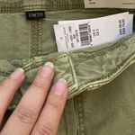 American Eagle  Cargo Shorts Womens Size 2 Green Highest Rise 90s Boyfriend Photo 2