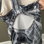 Lululemon  Tank Heat Wave Size 6 Built in Bra Photo 3
