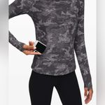Lululemon  On Repeat Runderful Gray Camo Long Sleeve Top Size 8‎ EUC Photo 3