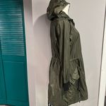BB Dakota army green raincoat with hood pockets and multiple cinch areas S/XS Photo 5