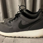 Nike Womens  roshe one sneakers Photo 0