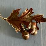 Amazing Vintage Leaf & Acorn Brooch Gold Tone Matte Green Brown & Copper Enamels Photo 1