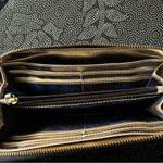 Stella & Dot  Black Woven Wallet with Blue Trim & Blue Interior – Tassel Zip Photo 5