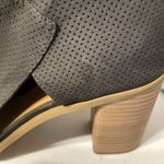 Abound  Womens Tan Perforated Back Zip Peep Toe Block Heel Ankle Booties Size 8 M Photo 4