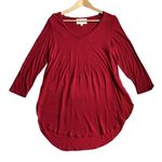 Two by Vince Camuto Red V Photo 0