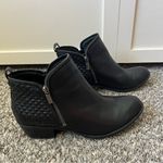 Lucky Brand Lucky‎ Brand Women’s Black Textured Basel Leather Zip Booties Boots Size 8.5 Photo 2