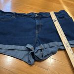 Old Navy  women’s mid-rise jean shorts size 22. Photo 3