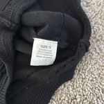 Elegant Black Sleeveless Top Photo 3