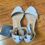 New NWT Daily Shoes San Francisco Gray Faux Suede‎ Strappy Sandals Size 6.5 Silver Photo 3