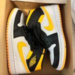 Nike Air Jordan 1 Mid Photo 0