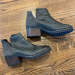 Sorel  Cate Cutout pebbled leather lug sole booties, 7.5 Photo 0