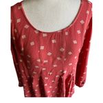 Torrid Beautiful fit and glare top. Crinkled gauze, 100% rayon, pleated front, excellent condition, size 1x Measurements: Bust: armpit to armpit 23 inches Length: shoulder seam to bottom 26 inches Photo 1