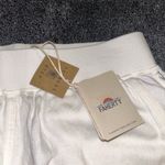 Faherty $110‎ NWT  White Arlie Day Short Size Small Photo 2
