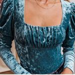 VICI NEW - DINA VELVET PUFF SLEEVE TOP - TEAL Photo 3