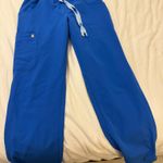 FIGS Womans Kade Cargo Scrub Pants Photo 0