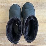 UGG  Women’s Classic Mini ll Black Ankle Boot Shearling Sheepskin Photo 8