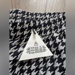 Rehab  Black and White Houndstooth Women’s Shorts. Photo 1