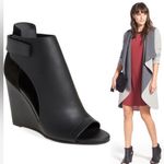 Vince Kara black Leather Cutout open toe wedge sandals size 6M Photo 2