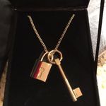 Victoria's Secret Gold key/ lock necklace never worn Photo 0