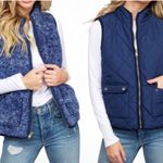 Reversible Quilted/Faux Sherpa Vest Blue Size L Photo 1
